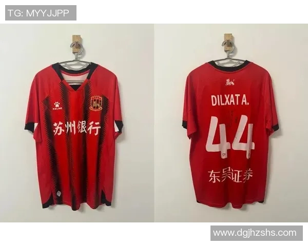 以足球巨星战袍图案为灵感展现激情与荣耀的全新时尚风潮